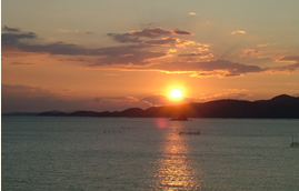 一面に広がる海のパノラマ風景は都会の喧騒を忘れさせてくれます