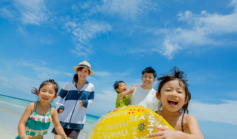 家族で過ごす夏休みのイメージ