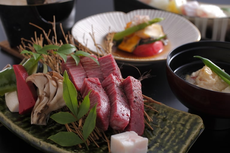 赤穂温泉銀波荘　【オリーブで育った風味豊かな特選和牛】小豆島産“オリーブ牛フィレ”を贅沢に堪能♪『瀬戸内の地肴』と牛フィレ肉ステーキ会席　イメージ