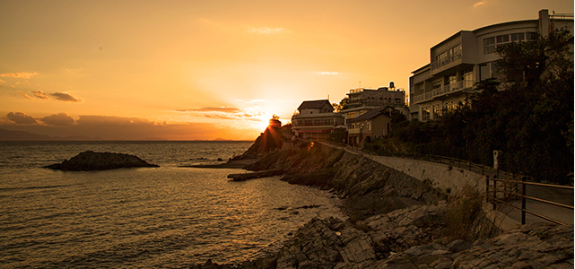 当館自慢の絶景をご堪能下さい。 夕陽タイム 日本の夕陽百選に選ばれている「銀波荘」