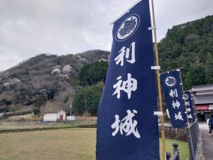 利神城へ(平福駅前)